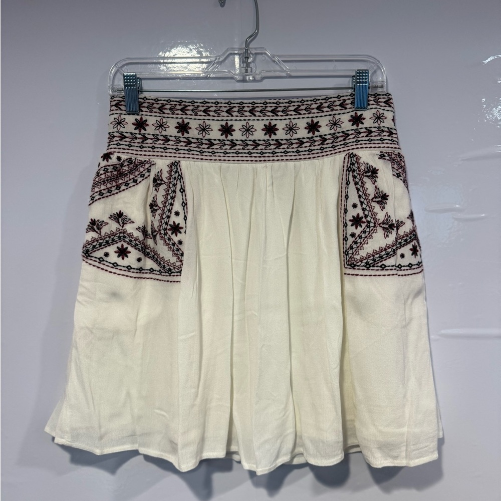 White and red floral embroidered Xhiliration flowy pocket skirt
